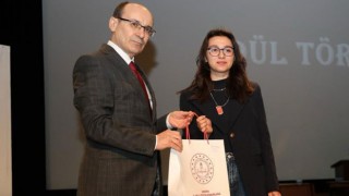 Osmaniyeli Lise Öğrencisi Mektup Yarışmasında Türkiye Birincisi Oldu