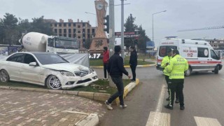 Otomobil refüje çıktı: 1 yaralı