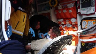 Otomobille motosiklet çarpıştı: 1 yaralı