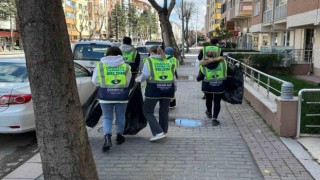 Özkan Alp gönüllüleri, duyarlılığı arttırmak için çöp topladı