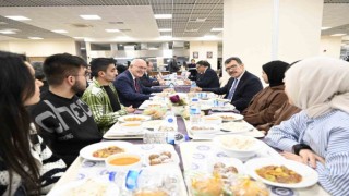 Prof. Dr. Hasan Mandal, Uşak Üniversitesi öğrencileriyle bir araya geldi