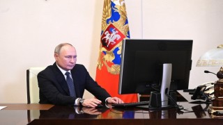Putin, devlet başkanlığı seçiminde oyunu uzaktan kullandı