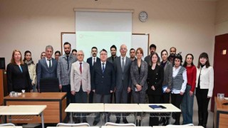 Rektör Özölçer, İletişim Fakültesinin Akademik Genel Kurul toplantısına katıldı