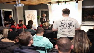 Şadi Özdemir üniversiteli gençlerle buluştu