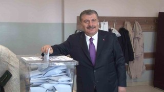 Sağlık Bakanı Fahrettin Koca, oyunu Üsküdarda kullandı