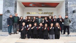 Şampiyon voleybolcular sevinçlerini Başkan Kaplanla paylaştı