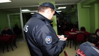 Samsun polisinden kumarbazlara şok baskın: 14 kişiye işlem
