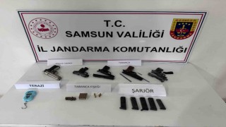 Samsunda bir evde 5 tabanca ele geçirildi