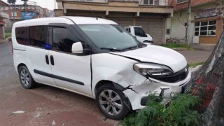 Samsunda hafif ticari araç ile otomobil çarpıştı: 1 yaralı