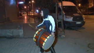 Şanlıurfada Ramazan davulcularının mesaisi başladı