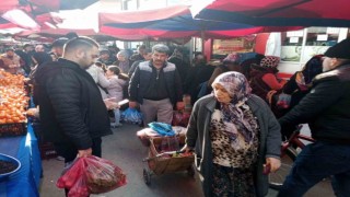 Semt pazarlarında Ramazan yoğunluğu