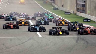 Sezonun ilk yarışı Max Verstappenin