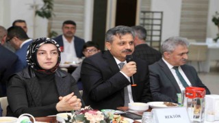 Siirt Üniversitesi akademisyenleri iftarda bir araya geldi