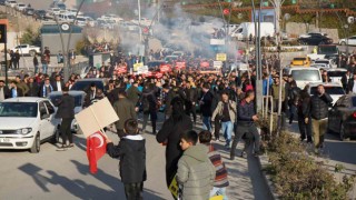 Şırnakta mevcut belediye başkanına destek yürüyüşü