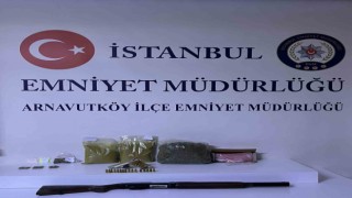 Sokak satıcısının üzerinden 2 kilo 568 gram uyuşturucu madde çıktı