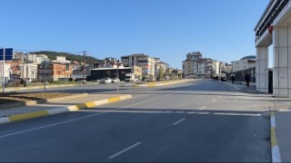 Sultanbeylide otomobilin çarptığı kız çocuğu metrelerce savruldu, kaza anı kamerada