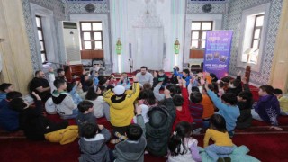 Sultangazili Çocuklar Sertaç Abi ile cami buluşmalarında bir arada