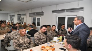 Suriyenin kuzeyindeki Türk güvenlik güçleri iftarda bir araya geldi