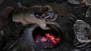 Tandırlar Ramazan sofraları için yanıyor