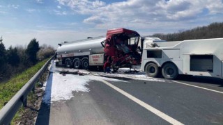 Tanker tıra arkadan çarptı 1 kişi yaralandı