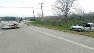 Tankerle çarpışan otomobil sürücüsü yola fırladı