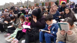 Tarihi kalede 7den 70e kitap okudular