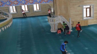 Tatvanda gönüllülerden ramazan ayına özel camii temizliği