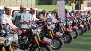 TDV Yemende yoksul 100 kişiye 3 tekerlekli motosiklet dağıtımı yaptı