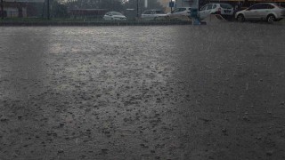 Tekirdağda şiddetli yağış: Doluyla karışık yağmur sokakları suyla kapladı
