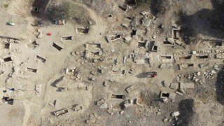 Tenedos Antik Kenti kazılarında çocuk mezarlığı keşfedildi