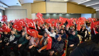 Tepebaşılı 3 bin kadın Gülden Karaböcek konseriyle coştu