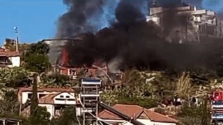 “Tırnaklarımla kazıyarak yaptım” dediği evinin yanışını gözleri dolarak izledi