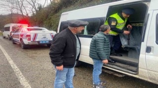 Trafik jandarmasından öğrenci servislerine dennetim