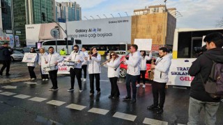 Trafikten sıkılanlar bando gösterisi ile gülümsedi