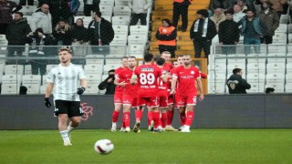 Trendyol Süper Lig: Beşiktaş: 0 - Antalyaspor: 2 (İlk yarı)