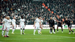 Trendyol Süper Lig: Beşiktaş: 0 - Galatasaray: 1 (İlk yarı)