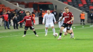 Trendyol Süper Lig: Gaziantep FK: 1 - Beşiktaş: 0 (İlk yarı)