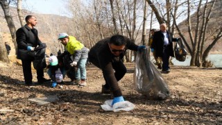 Tuncelide yüzlerce kişi Munzur Vadisi Milli Parkını temizledi