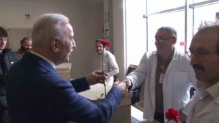 Ümraniye Belediye Başkanı Yıldırım sağlık çalışanlarının Tıp Bayramını kutladı