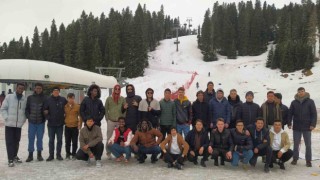 Üniversite öğrencileri Ilgaz Dağında karın tadını çıkardı