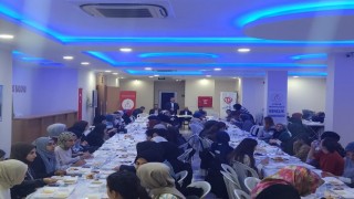 Üniversiteli gençler iftarda buluştu