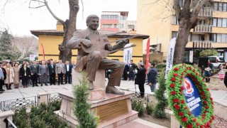Usta halk ozanı Özay Gönlüm vefatının 24. yıl dönümünde de unutulmadı