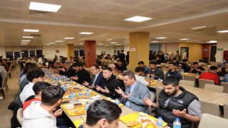 Vali Akbıyık, KYK öğrencileri ile iftar yaptı