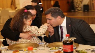 Vali Aslan koruma altındaki çocuklarla iftar yaptı