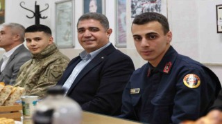 Vali Aslan Mehmetçikle birlikte iftar yaptı