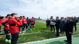 Vali Çeberden Gaziantep FKya moral ziyareti