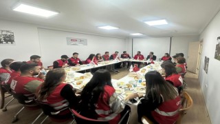 Vali Ekici, Türk Kızılay gönüllüleri ile iftarda bir araya geldi