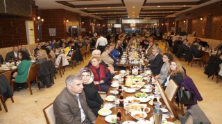 Vali Işın sağlık çalışanlarıyla iftar yaptı