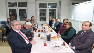 Vali Sarıibrahim, iftarını huzurevi sakinleri ile birlikte açtı