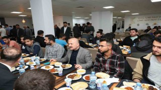 Vali Varol, öğrencilerle bir araya geldi